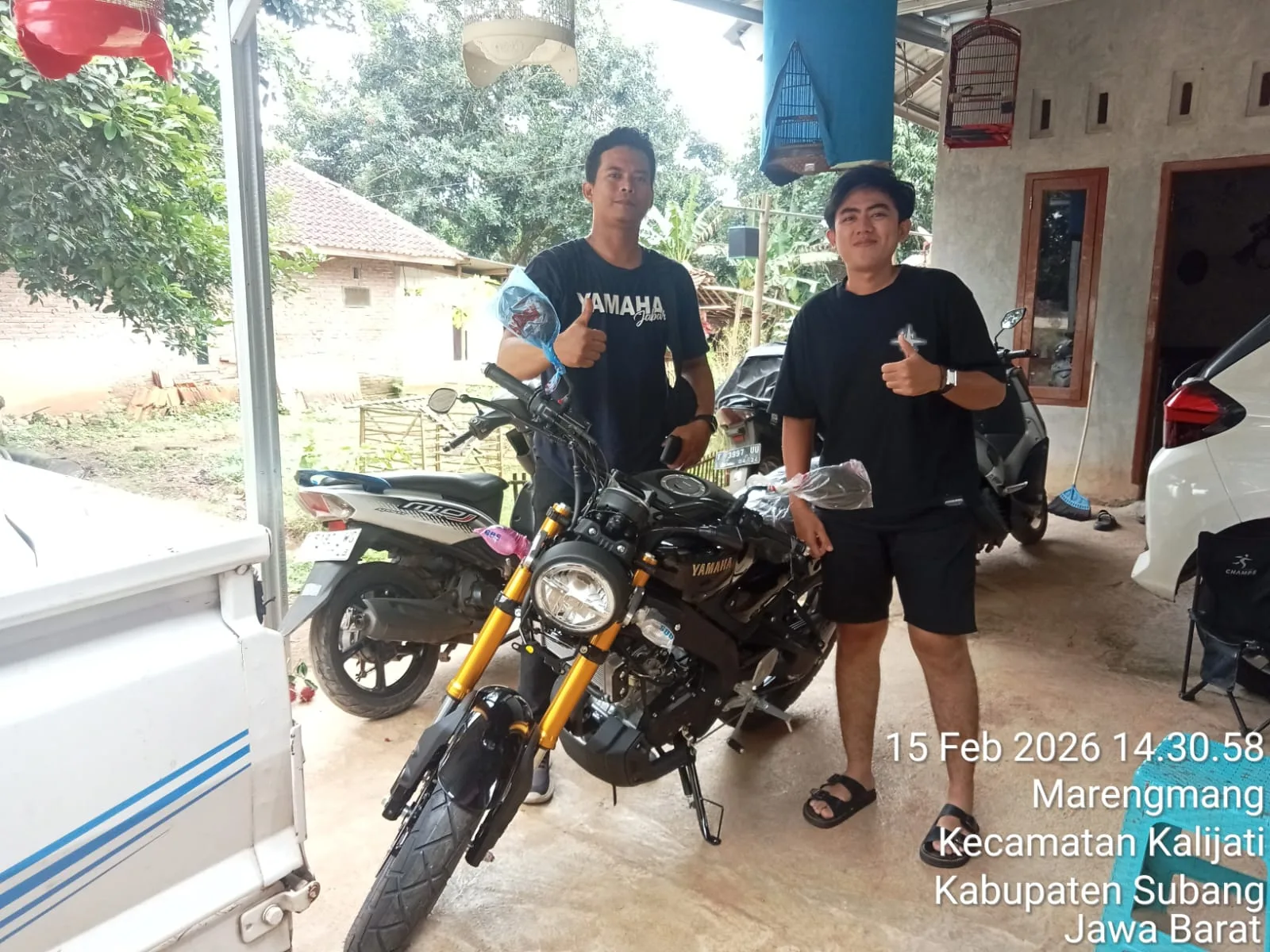 Foto penyerahan motor Yamaha oleh Jejen Jaenal Aripin